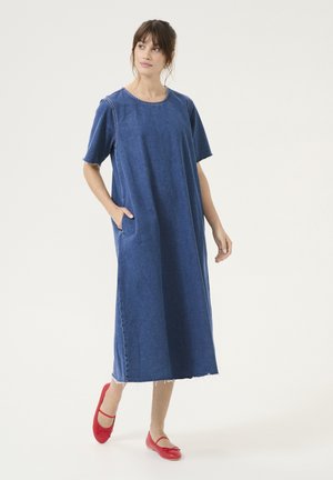 CUEVEA ANICETA - Džinsa auduma kleita - medium blue wash