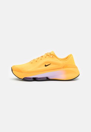 Nike Performance VERSAIR - Trainingsschuh - sundial/black/lilac bloom/vivid purple