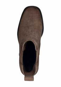 Bottine en daim marron avec bout arrondi, panneaux élastiques latéraux et languette au talon. Texture lisse et détails de couture minimalistes.