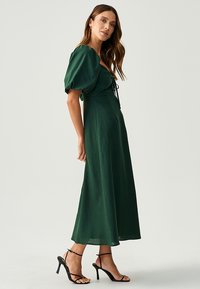 SÁVEL LUA MIDI - Päevakleit - emerald