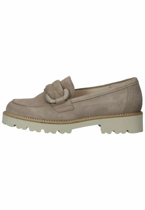 Beige Wildlederschuhe verfügen über eine auffällige Schleifen-Akzent, eine strukturierte Oberfläche und eine dicke weiße Gummisohle mit Traktionsrillen.