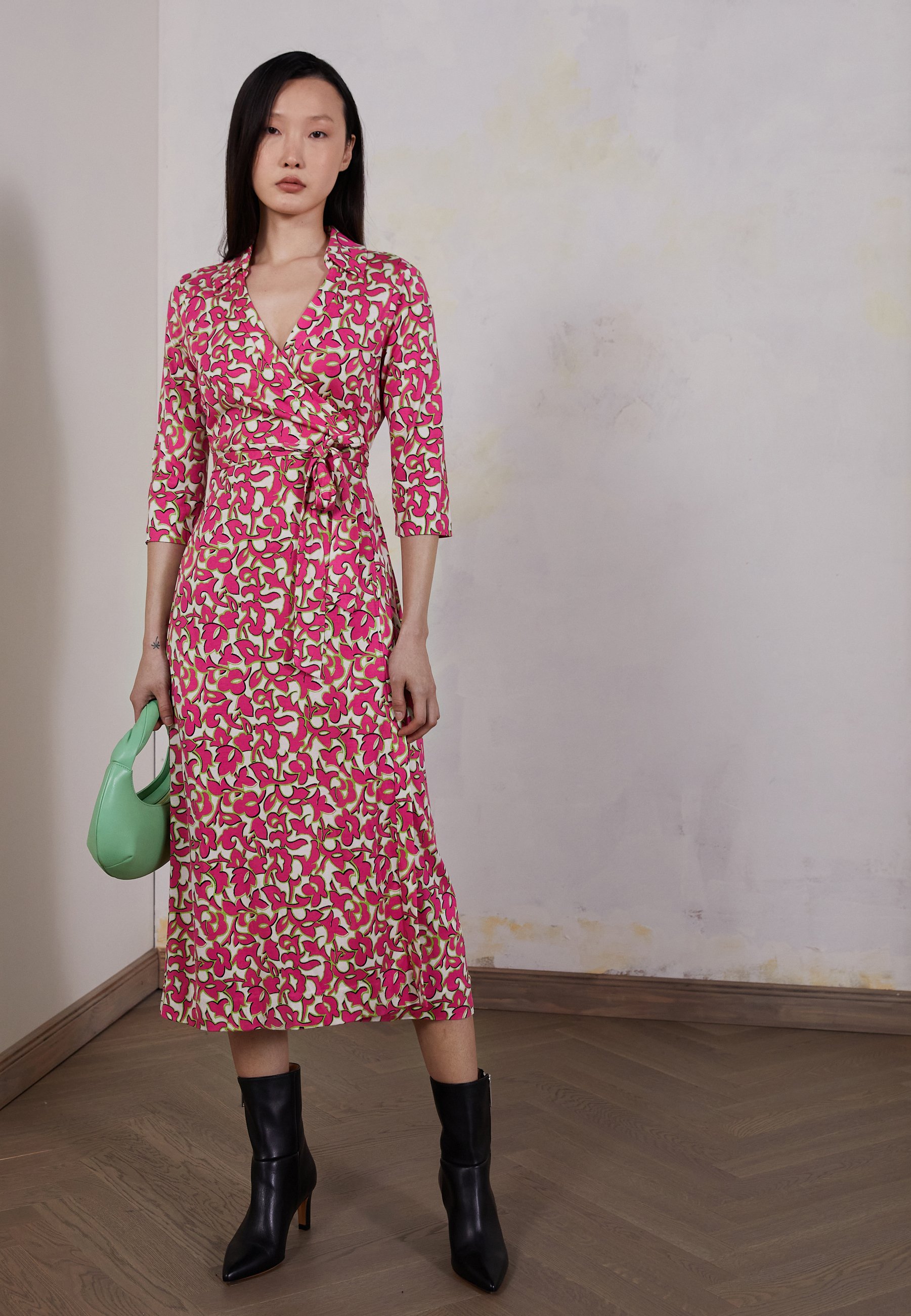 Diane von Furstenberg ABIGAIL MIDI DRESS - Jerseyjurk - cypress medium  ivory/crème - Zalando.be