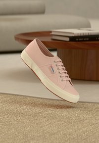 Nem kiválasztott, pink ish/avorio