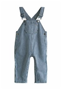 Blaue und weiße gestreifte Latzhosen aus Stoff, mit verstellbaren Trägern, einer Vordertasche und metallischen Druckknöpfen. Klassisches Latzhosen-Design.