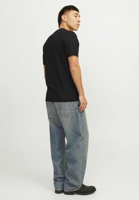Jack & Jones PREMIUM BLUNIXS HENLEY - Paprasti marškinėliai - black