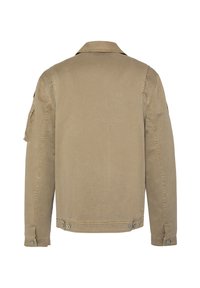 Beige afslappet jakke med lange ærmer, knappede manchetter, krave og en lille lomme på venstre ærme, vist bagfra.