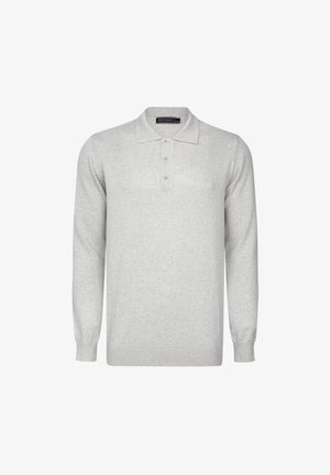 Jasnoszary sweter polo z długim rękawem, wykonany z miękkiego materiału, z klasycznym kołnierzykiem, trzema guzikami z przodu oraz prążkowanymi mankietami i dołem.