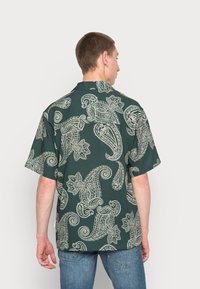 Redefined Rebel RONNIE SHIRT BOXY FIT - Camisa - green gables