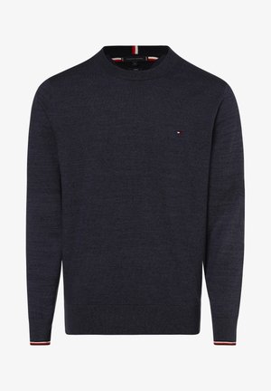 Pull bleu marine à col rond avec petit logo brodé sur la poitrine, poignets côtelés avec détails en rayures rouge, blanc et bleu marine.