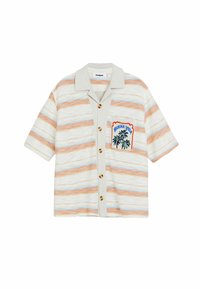 Korte mouwen, beige shirt met horizontale strepen in oranje en blauw. Heeft een borstzak met "BUENA VIDA" en borduring van een palmboom.