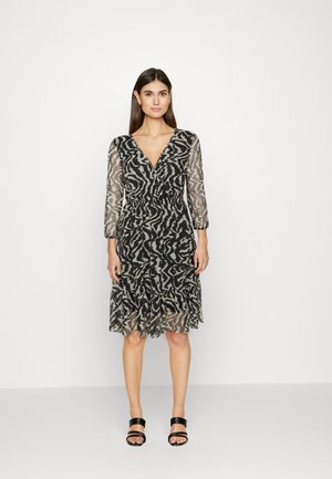 DRESS INTERLOCK - Vapaa-ajan mekko - black/white