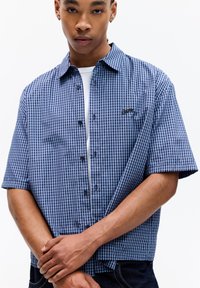 PULL&BEAR - SHORT SLEEVE CHECK STWD - Košeľa - blue Miniatúrny obrázok 1