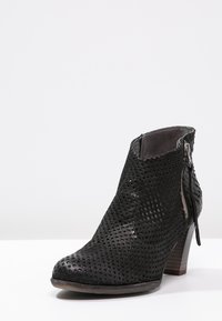 Felmini Ankle Boot - black