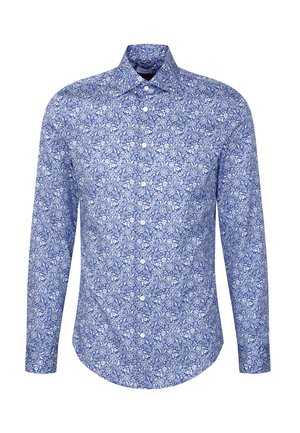 Blaue langärmlige Hemd mit Knöpfen, verziert mit einem weißen floralen und Paisleymuster sowie einem klassischen Kragen auf einem weißen Hintergrund.