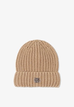 Gorro doblado de punto grueso beige con patrón acanalado y pequeño logotipo rectangular en plata de DKNY en el puño.