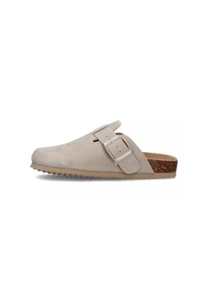 Zoccolo in pelle beige con una singola fibbia regolabile. Presenta un plantare in sughero testurizzato e una suola in gomma durevole con un motivo a zigzag.