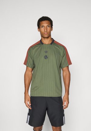 adidas Originals FC BAYERN ICON - Klubiriided - base green