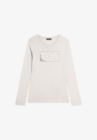 Selezionato, white sand