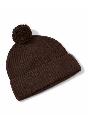 Bonnet en tricot marron avec une texture côtelée et un pompon rond sur le dessus. La section repliée ajoute une dimension contrastante au design.