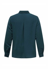 ONLY Carmakoma NORMAL GESCHNITTEN HEMDKRAGEN - Bluza z gumbi - reflecting pond