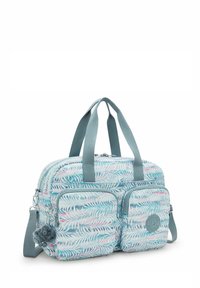 Lichtblauwe tas met een palmbladvorm, dubbele handvatten aan de bovenkant, afneembare schouderriem en twee voorzakken met rits. Pluche charm eraan bevestigd.