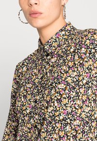 JDY JDYBROOKE LS NOOS - Blusa com botões - black with chardonanny