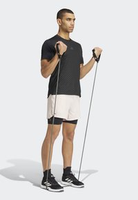 adidas Performance POWER WORKOUT - Sports T-shirt - black carbon