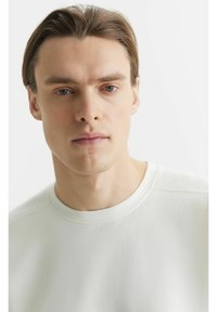 VISTULA - T-shirt basic