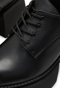 Cesare Gaspari Platform magas sarkúk - black