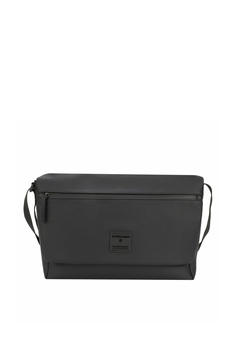 Borsa a tracolla nera in pelle con finitura testurizzata, tasca frontale con zip, cinturino regolabile e patch con logo. Design elegante e rettangolare.
