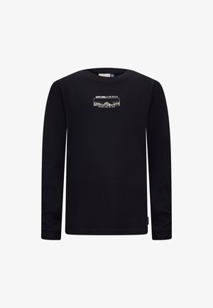 Schwarzes Langarmshirt mit Rundhalsausschnitt und kleinem weißem Grafikdruck sowie dem Text "EXPLORE // BE BOLD" über einem Bergmotiv auf der Brust.