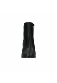 Bottines noires en cuir avec une finition lisse, texture semi-mate, bout arrondi et une fermeture éclair discrète à l'arrière.