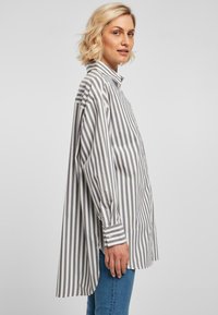 Urban Classics Blusa - white darkshadow
