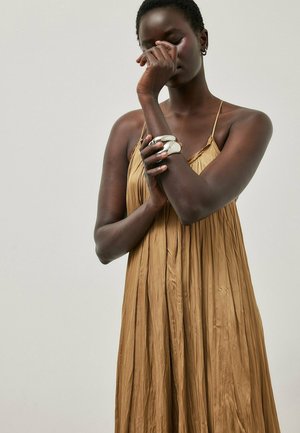 NA-KD, GATHERED VOLUME STRAP DRESS - Maxi-jurk - khaki green