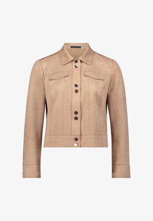 Veste en suédine beige avec des manches longues, un col pointu, deux poches poitrine et des boutons métalliques sur le devant. Fini texturé.