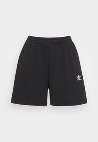 Svarta sportshorts i mjukt material, med ett elastiskt midjeband och en vit adidas-logotyp på vänstra nedre benet. Inga fickor.