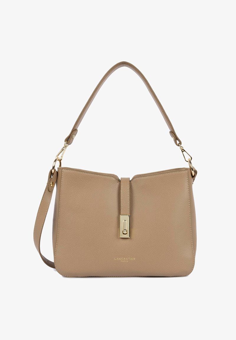 Sac à main en cuir texturé marron clair avec fermoir doré, une anse supérieure unique et une bandoulière amovible.