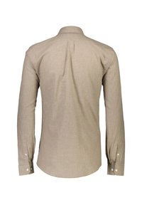 Camicia beige a maniche lunghe con colletto, piega sul retro e orlo arrotondato; realizzata in tessuto testurizzato. Presenta dettagli con bottoni bianchi.