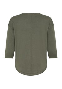 Pull en maille vert olive avec des manches 3/4, couture centrale visible et ourlet arrondi légèrement relevé à l'arrière.