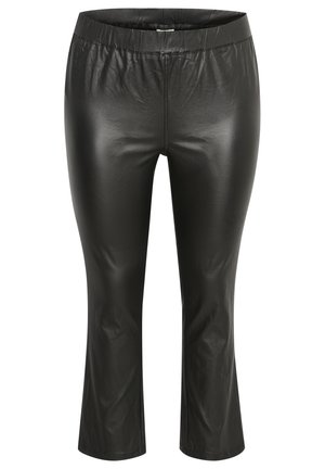 Pantaloni neri in ecopelle con vita elasticizzata, vestibilità slim e orlo a campana. La superficie ha una texture liscia e lucida.