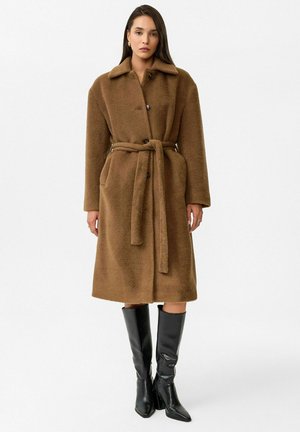 Mantel - brown