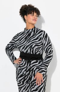 Zebrapatroon lange mouwen top met zwart en zilver patroon, voorzien van een hoge hals en een zwarte strikriem in de taille. Gladde textuur en een ontspannen pasvorm.