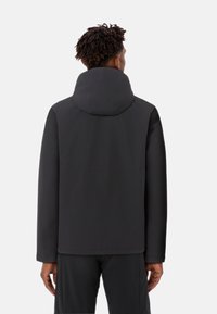 Schwarze Kapuzenjacke mit glatter Textur, minimalistischer Design und einer lockeren Passform, mit hohem Kragen und verdeckten Nähten.