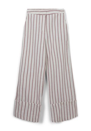 Pantalons en lin à jambes larges avec des rayures verticales alternées en rose clair et rose foncé, avec des ourlets repliés. Deux poches latérales sont visibles.
