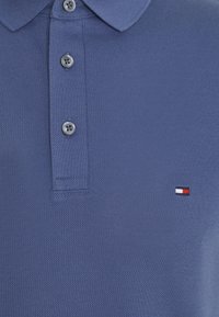 Tommy Hilfiger SLIM POLO - Poloskjorter - faded indigo