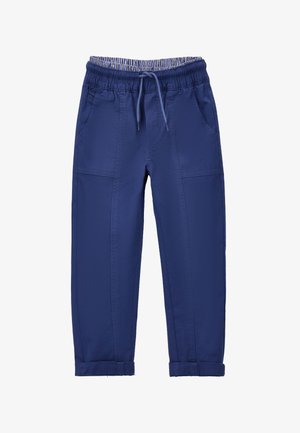 Pantalones casuales azul marino con cintura elástica y cordón, bolsillos frontales parche y dobladillos con puños.