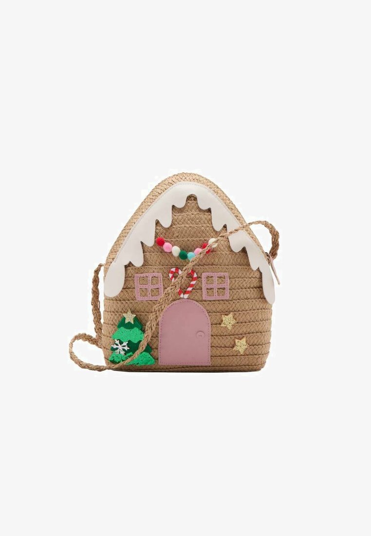 Borsa in corda a forma di casetta di pan di zenzero, con un tetto bianco, porta rosa, accenti verdi e elementi decorativi colorati.