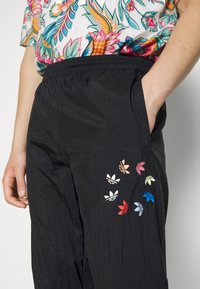 adidas Originals Pantaloni - black/multicolor
