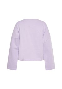 Felpa cropped di colore viola chiaro realizzata in morbido misto cotone, con maniche lunghe e scollatura rotonda. Cuciture pulite e dettagli di design minimali.