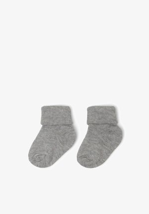 Calze grigie lavorate a maglia, con polsino a coste e superficie liscia, punte arrotondate e design senza cuciture per comfort e calore.